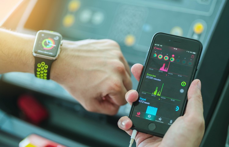 fitness apps on phone and fitness smart watches